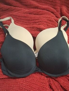 Victoria's Secret 2-Bra Bundle